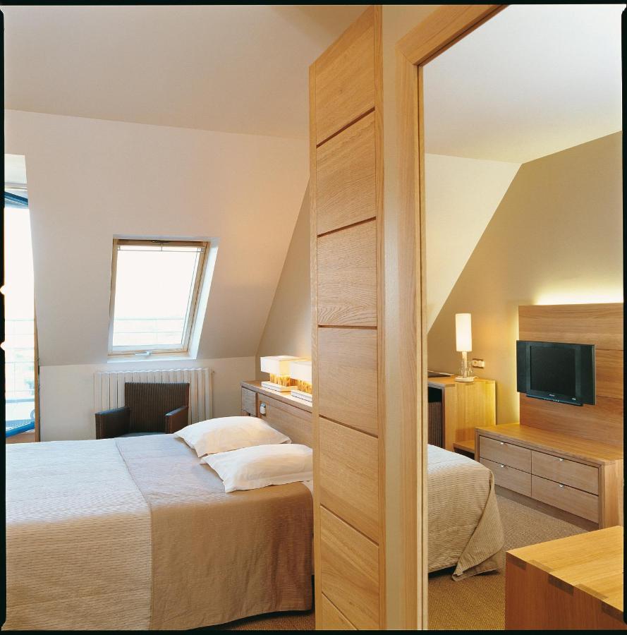 Hostellerie De La Pointe Saint-Mathieu - Spa & Restaurant Plougonvelin Room photo